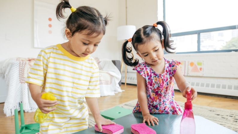 El verano es un buen momento para aumentar la responsabilidad y las tareas, según las capacidades de los niños. (kate_sept2004/Getty Images)