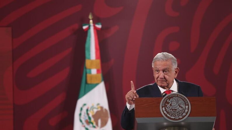 El presidente de México, Andrés Manuel López Obrador, habla el 2 de mayo de 2022 durante una rueda de prensa en Palacio Nacional, en Ciudad de México (México). EFE/ Sáshenka Gutiérrez