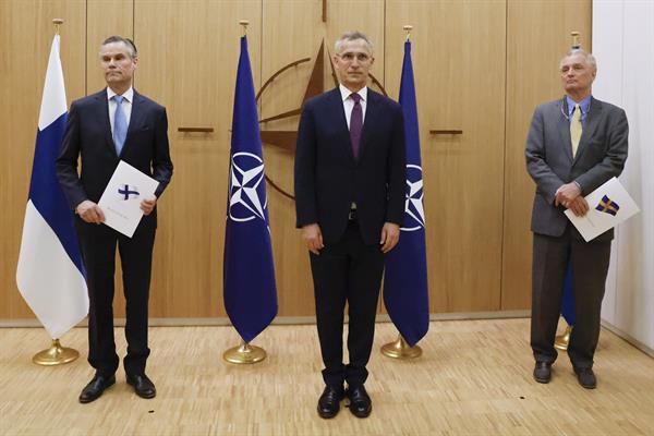 Suecia y Finlandia solicitan oficialmente la entrada en la OTAN