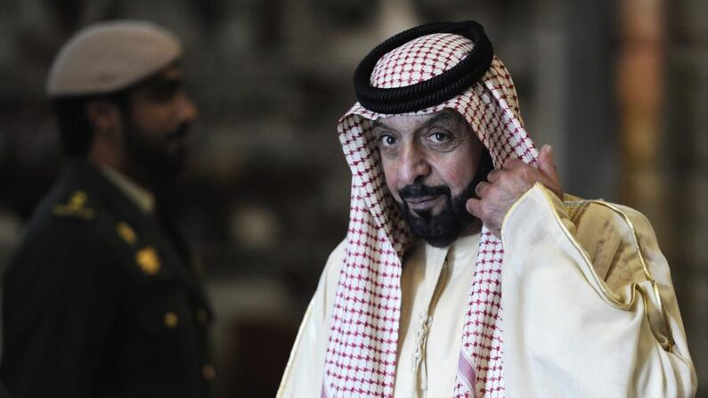 Imagen de 2013 del presidente de los Emiratos Árabes Unidos (EAU), el jeque Jalifa bin Zayed al Nahyan. EFE/Facundo Arrizabalaga