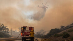Incendio en expansión al sur de California arrasa con zonas pobladas