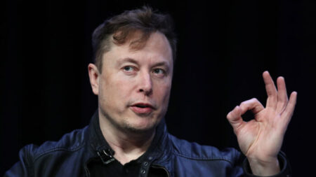 Musk vende unos USD 6900 millones en acciones de Tesla en medio de su batalla legal con Twitter