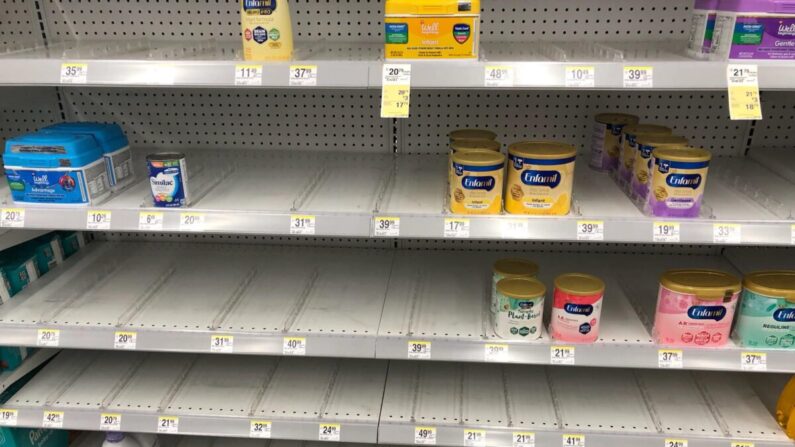Este estante vacío en una tienda Walgreens en Superior, Wisconsin, es una vista que encuentran muchos padres en todo el país mientras continúa la escasez nacional de fórmula para bebés. (Cortesía de Jessica Johnson)
