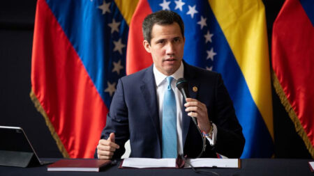 Guaidó pide a Petro que se sume a exigencia de elección libre en Venezuela