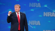 Trump: EE.UU. necesita un “liderazgo real” ante tiroteo en Texas; dijo que irá a convención de la NRA