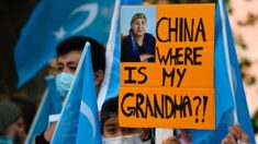 Mujeres uigures sufren violencia sexual bajo represión del PCCh en Xinjiang: Comisionado