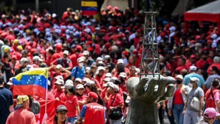 Constantes fallas eléctricas golpean la producción petrolera en Venezuela