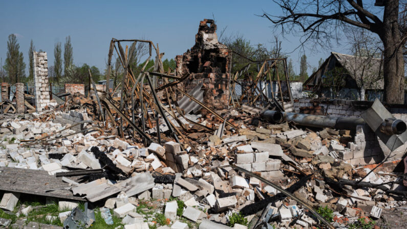  Una casa destruida, el 10 de mayo de 2022 en Sloboda-Kukharivska, Ucrania. (Alexey Furman/Getty Images)
