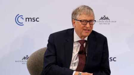 Bill Gates propone pacto de vigilancia mundial con la OMS para detectar amenazas de una pandemia