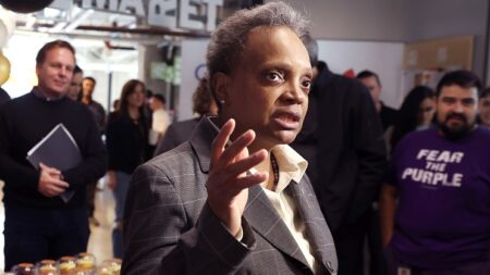 Lori Lightfoot enfrenta críticas tras su «llamado a las armas» contra la Corte Suprema