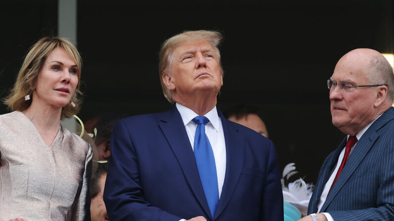 El expresidente de Estados Unidos, Donald Trump, asiste a la 148ª edición del Derby de Kentucky en Churchill Downs el 07 de mayo de 2022 en Louisville, Kentucky. (Jamie Squire/Getty Images)
