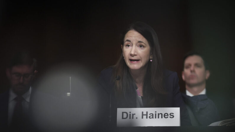 Avril Haines, directora de Inteligencia Nacional, testifica ante el comité de Servicios Armados del Senado el 10 de mayo de 2022 en Washington. (Win McNamee/Getty Images)
