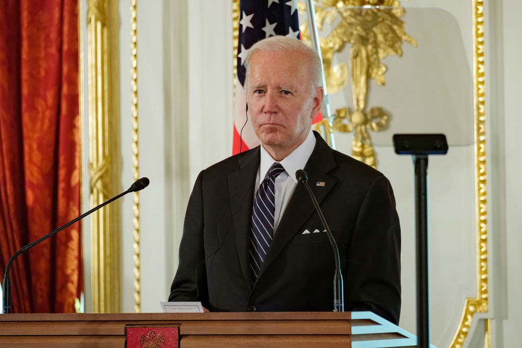 Biden dice que Estados Unidos está considerando eliminar los aranceles a China