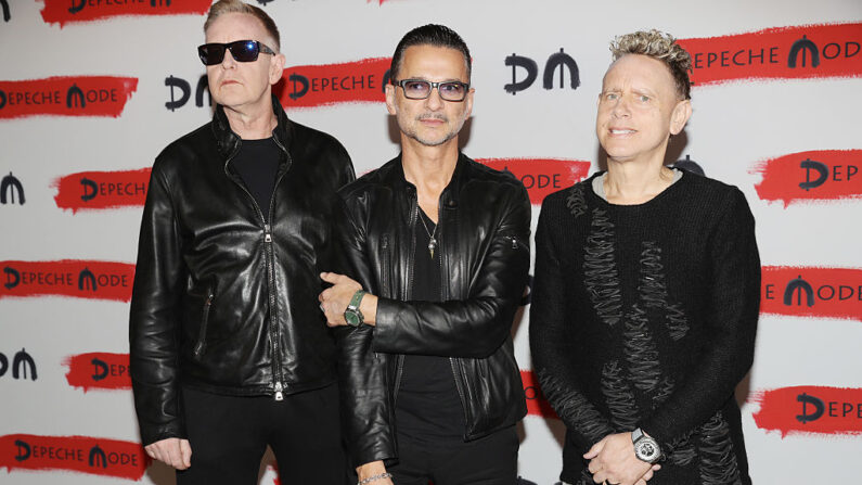 (De i a d) Andrew Fletcher, David Gahan y Martin Gore, del grupo británico Depeche Mode, asiste a un photocall para lanzar el Global Spirit Tour el 11 de octubre de 2016 en Milán, Italia. (Vittorio Zunino Celotto/Getty Images)