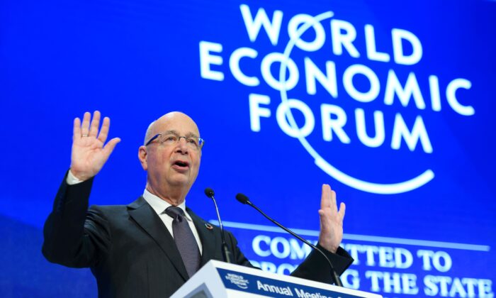 El fundador y presidente ejecutivo del Foro Económico Mundial, Klaus Schwab, durante una sesión del Foro Económico Mundial, en Davos, Suiza, el 19 de enero de 2017. (Fabrice Coffrini/AFP vía Getty Images)