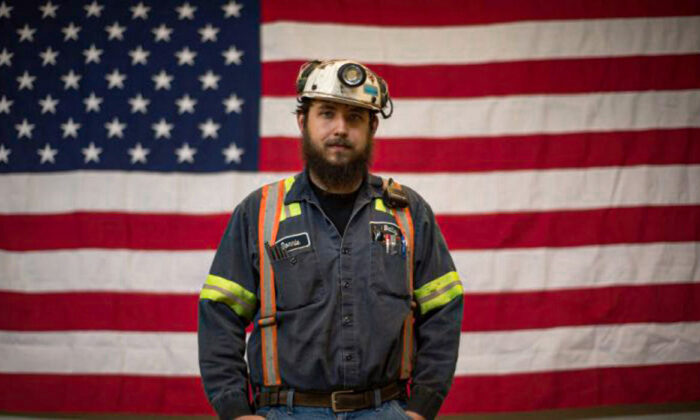 Donnie Claycomb en la mina Harvey, en Pensilvania, el 13 de abril de 2017. La mina Harvey forma parte del mayor complejo minero subterráneo de Estados Unidos. (Justin Merriman/Getty Images)