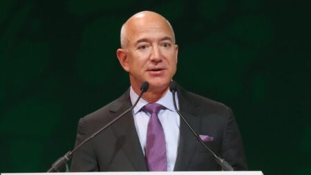 Jeff Bezos compra una mansión por 68 millones de dólares en exclusiva isla de Miami Beach