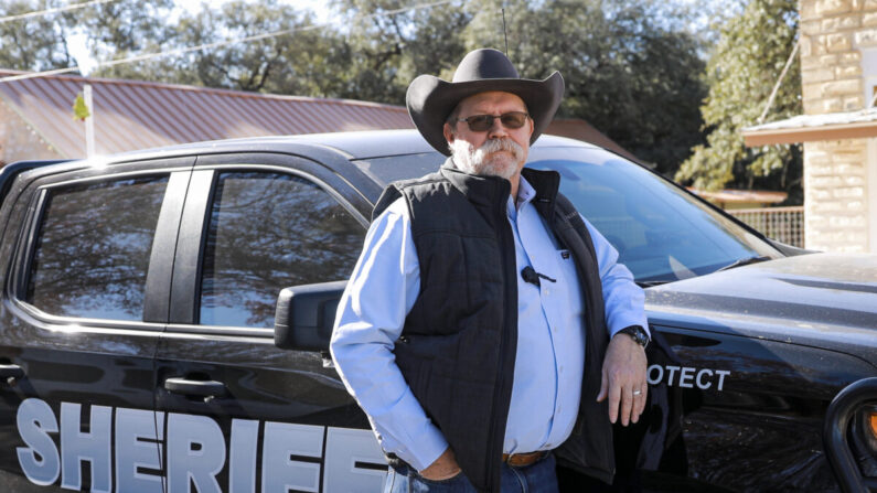 El sheriff del condado de Kinney, Brad Coe, en Brackettville, Texas, el 18 de enero de 2022. (Charlotte Cuthbertson/The Epoch Times)
