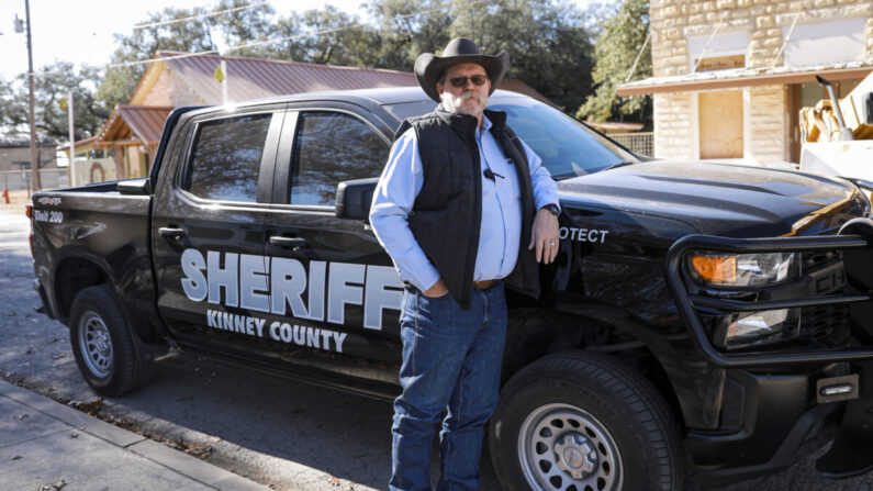 El sheriff del condado de Kinney, Brad Coe, en Brackettville, Texas, el 18 de enero de 2022. (Charlotte Cuthbertson/The Epoch Times)
