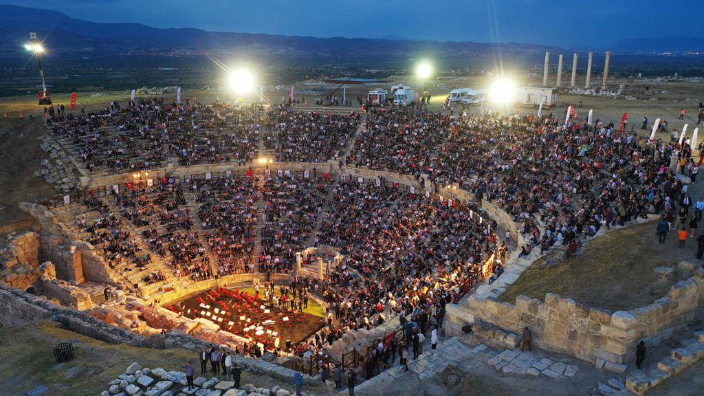 Antiguo anfiteatro en Turquía acoge el primer concierto en 1600 años