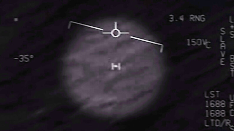 Fotograma de GO FAST, un video oficial del gobierno de EE.UU. de fenómenos aéreos no identificados (UAP), tomado en 2015. (Marina de EE.UU.)
