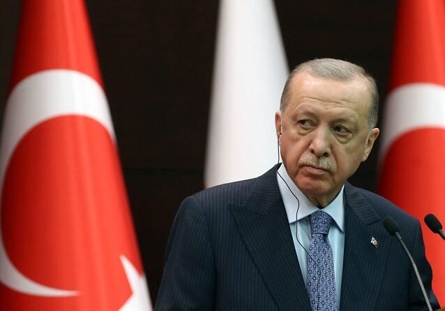 El presidente turco Recep Tayyip Erdogan asiste a una conferencia de prensa con el presidente polaco en la mansión Cankaya en Ankara, Turquía, el 16 de marzo de 2022. (Adem Altan/AFP vía Getty Images)
