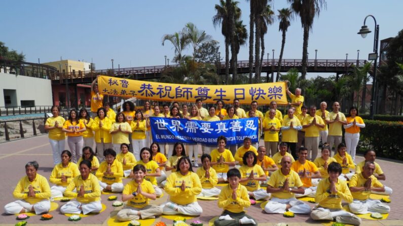 Los practicantes de Perú enviaron sus saludos al Sr. Li Hongzhi en el 30 ° aniversario del "Día Mundial de Falun Dafa", el 14 de mayo de 2022. (Cortesía de Asociación de Falun Dafa del Perú)