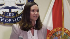 Fiscal general de Florida advierte a los padres sobre los peligros de los “traficantes digitales”