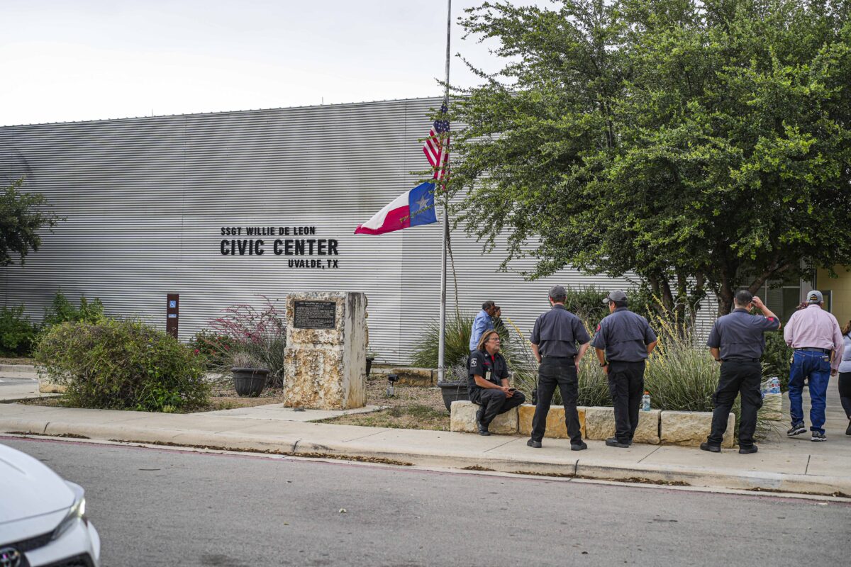 La policía relata detalles del tiroteo en una escuela primaria de Texas