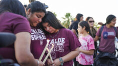 Ciudad de Texas ora unida tras trágico tiroteo en escuela primaria