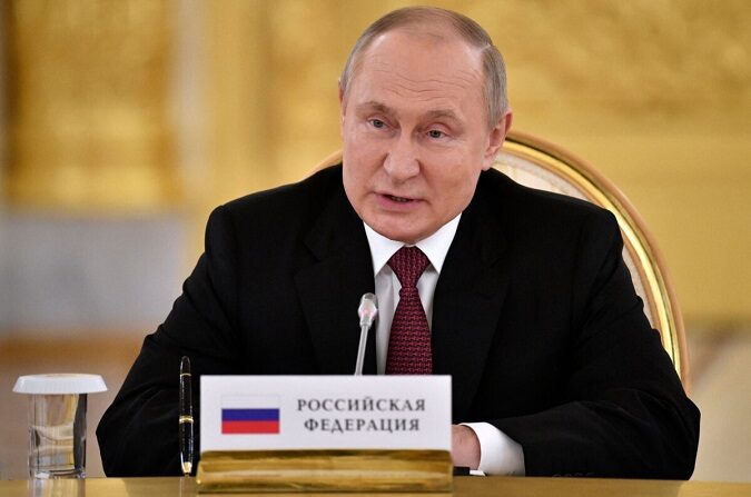 El presidente ruso Vladimir Putin asiste a una reunión de los líderes de los estados miembros de la Organización del Tratado de Seguridad Colectiva (OTSC) en el Kremlin en Moscú, el 16 de mayo de 2022. (Alexander Nemenov/Pool/AFP vía Getty Images)
