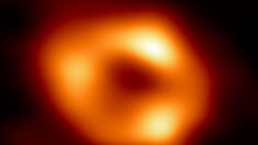 Revelan la primera imagen de agujero negro supermasivo en el centro de la Vía Láctea