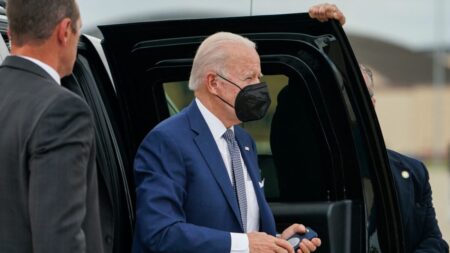 Rusia prohíbe la entrada en el país a Biden y a otros 962 estadounidenses