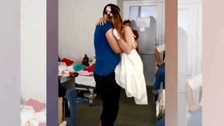 Conmovedora boda de enfermera ucraniana que perdió ambas piernas: «La vida no debe posponerse»