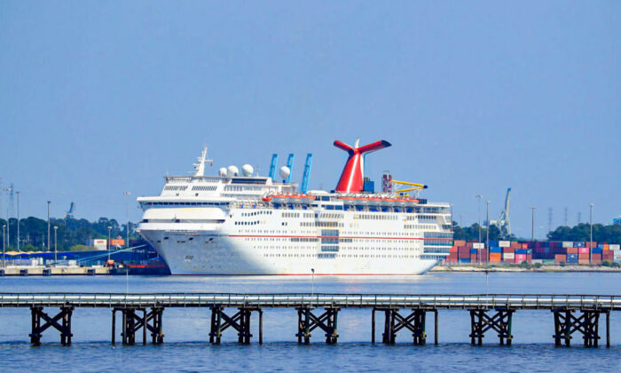 Un barco de Carnival Cruise Line se ve el 27 de marzo de 2020 en una foto de archivo. (Greenwood/Getty Images)