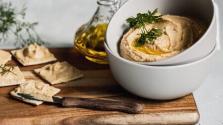 Deliciosa receta de hummus de almendras