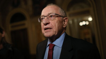 Alan Dershowitz: La redada del FBI en Mar-a-Lago “fue una búsqueda inapropiada”