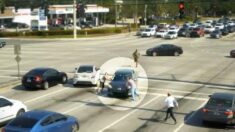 Mujer se desmaya y pierde el control de su auto en un cruce, ¡conductores actúan y le salvan la vida!