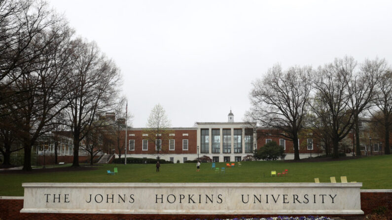 La Universidad Johns Hopkins en Baltimore, Maryland, el 28 de marzo de 2020. (Rob Carr/Getty Images)
