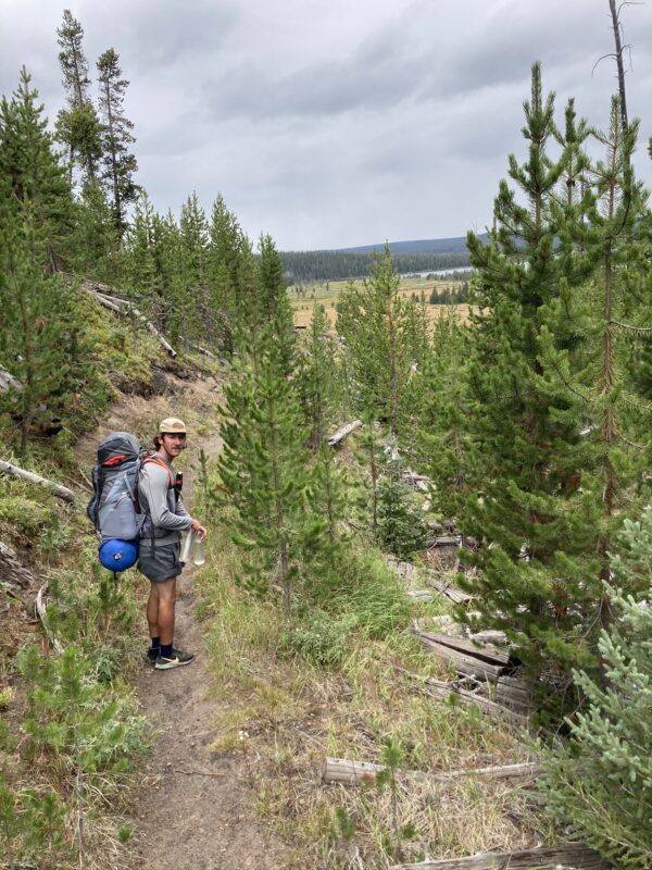 Eddie en el Continental Divide Trail en 2020, cerca del lago Shoshone, Yellowstone. (cortesía de Eddie Janicki)