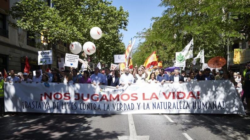 Manifestación contra la reforma de la ley del aborto convocada por organizaciones provida, el 26 de junio de 2022 en Madrid (España). EFE/Luca Piergiovanni
