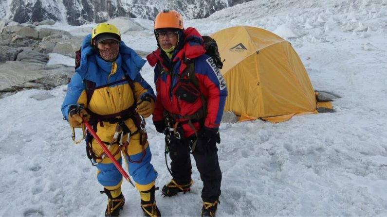El matrimonio de Hong Kong Wong Yim Leung, de 69 años, y Ho Suk Chu (Stella), de 65, se proponen alcanzar la cumbre del Monte Everest. (Cortesía de Wong Yim Leung)