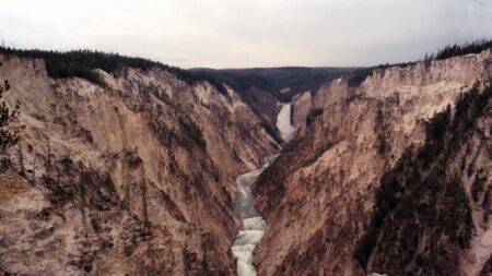 Parque de Yellowstone reabre parcialmente tras fuertes inundaciones