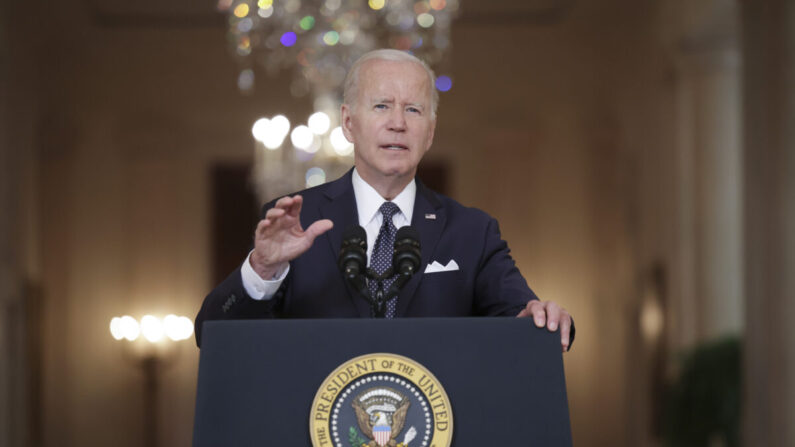 El presidente Joe Biden pronuncia un discurso sobre los recientes tiroteos masivos desde la Casa Blanca el 2 de junio de 2022. (Kevin Dietsch/Getty Images)
