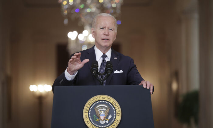 El presidente Joe Biden pronuncia un discurso sobre los recientes tiroteos masivos desde la Casa Blanca el 2 de junio de 2022. (Kevin Dietsch/Getty Images)