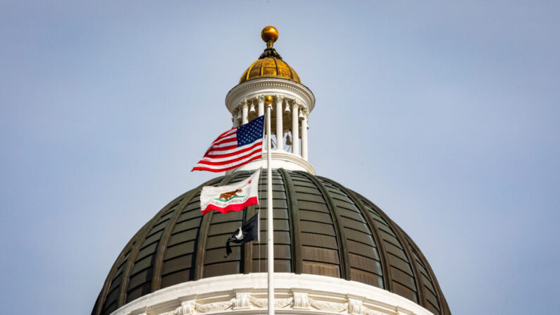El edificio del Capitolio del Estado de California, en Sacramento, el 18 de abril de 2022. (John Fredricks/The Epoch Times)