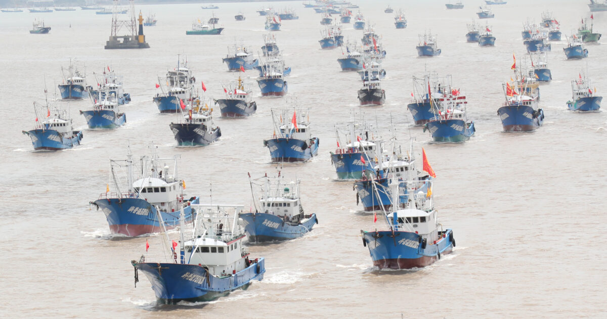 Biden se compromete a luchar contra la pesca ilegal, en la que China es el principal infractor
