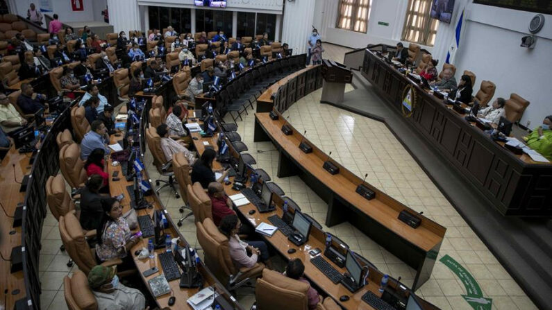 Diputados de la Asamblea Nacional participan en una sesión para aprobar la entrada de tropas rusas al país, el 14 de junio de 2022, en Managua (Nicaragua). EFE/ Jorge Torres