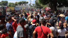 Caravana en México se disuelve al iniciar entrega de documentos migratorios