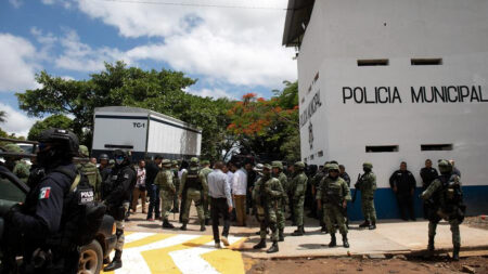 Fuerzas de seguridad destruyen «barricadas» del narco en oeste de México